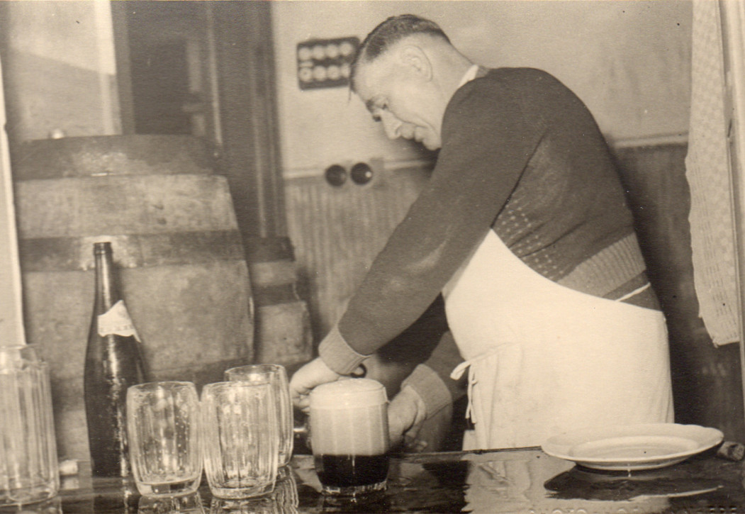 1933